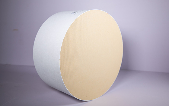 De aangepaste Ceramische SCR Hoge Oppervlakte van de Honingraatkatalysator