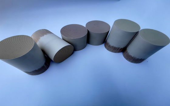 Alumina van benzinevoertuigen het Substraat Materiële Euro 4 5 6 van de Honingraatkatalysator