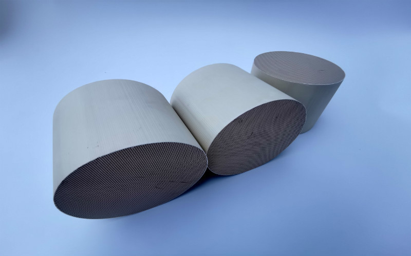 Cordierietscr de Katalysator die van de Extruderhoningraat 750 CPSI voor Autouitlaatsysteem vervaardigen